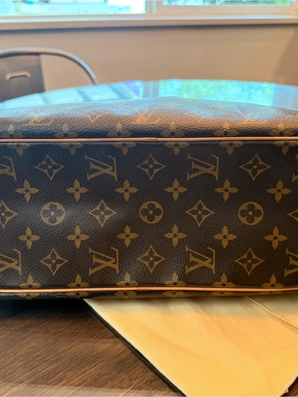 Louis Vuitton Monogram Canvas Batignolles Horizontal - Picture 6 of 7